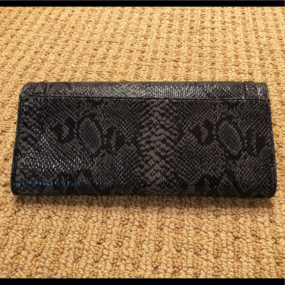 Reptile print clutch w/magnetic fold,soft material - Picture 2 of 6